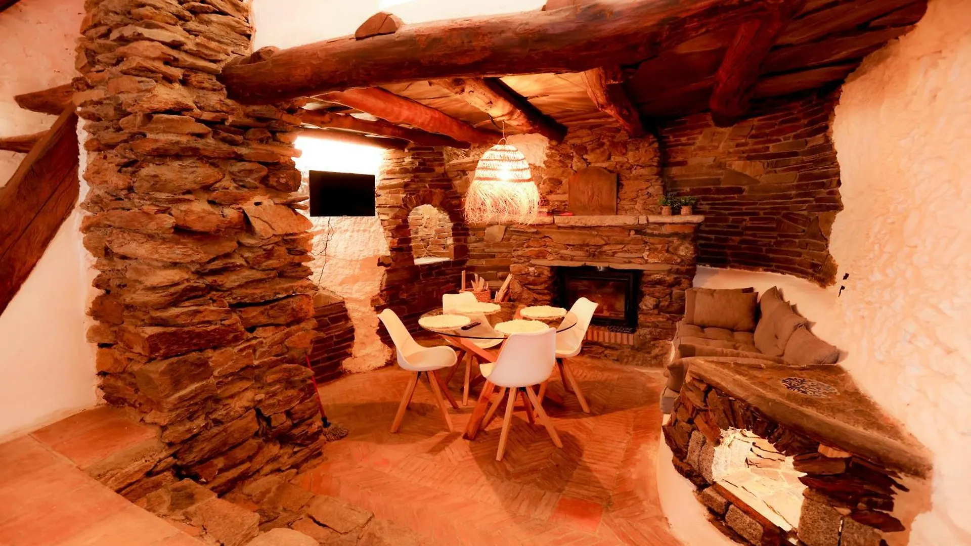 Casa De Los Titeres Pitres 0*,  Spain